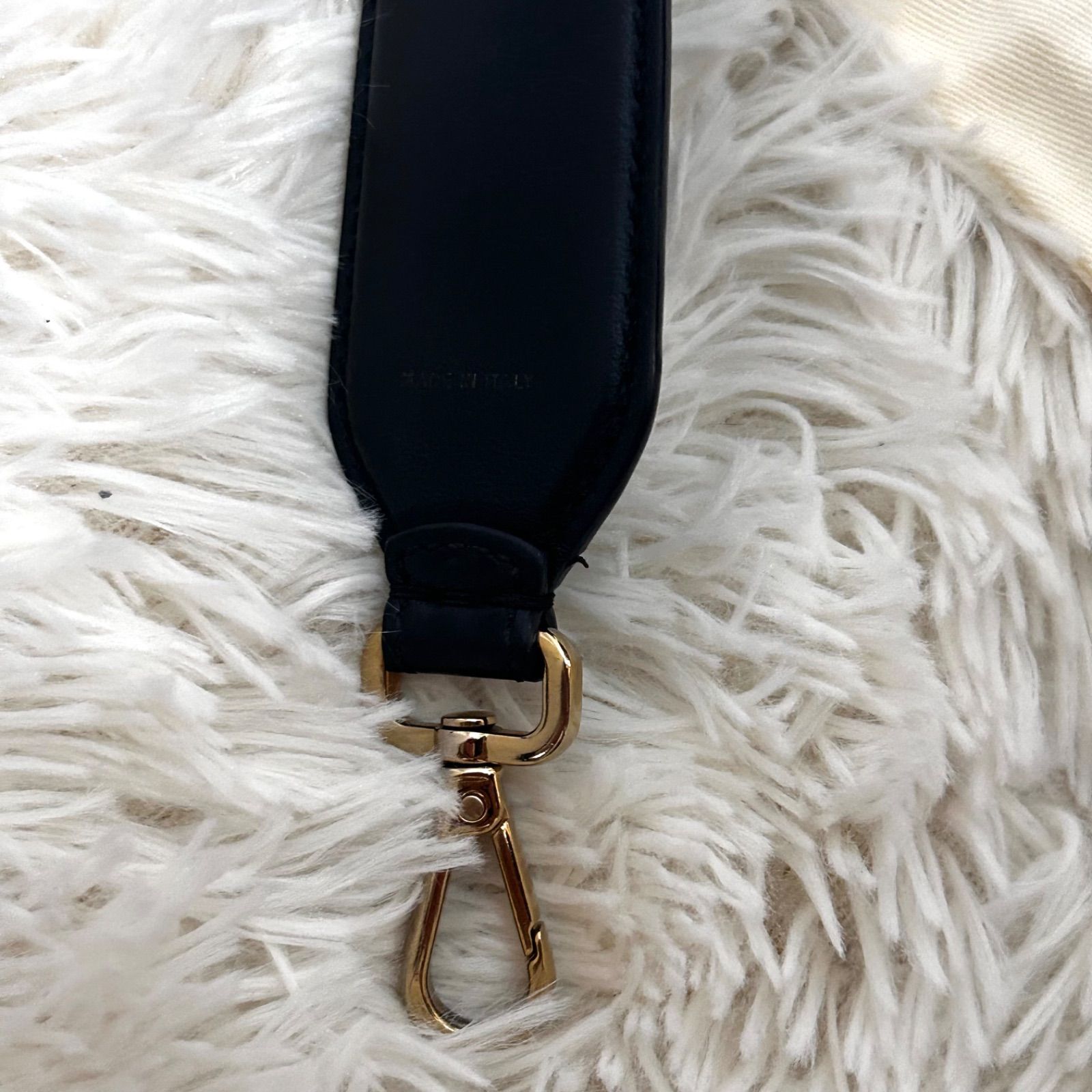 FENDI フェンディ ストラップユー ズッカ柄 レザー 保存袋 ショルダー