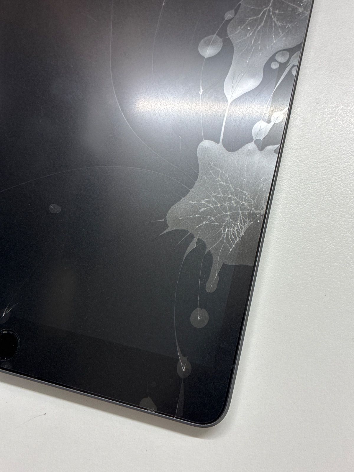 Apple iPad 第8世代 Cellular 32GB スペースグレイ A2429 画面割れ