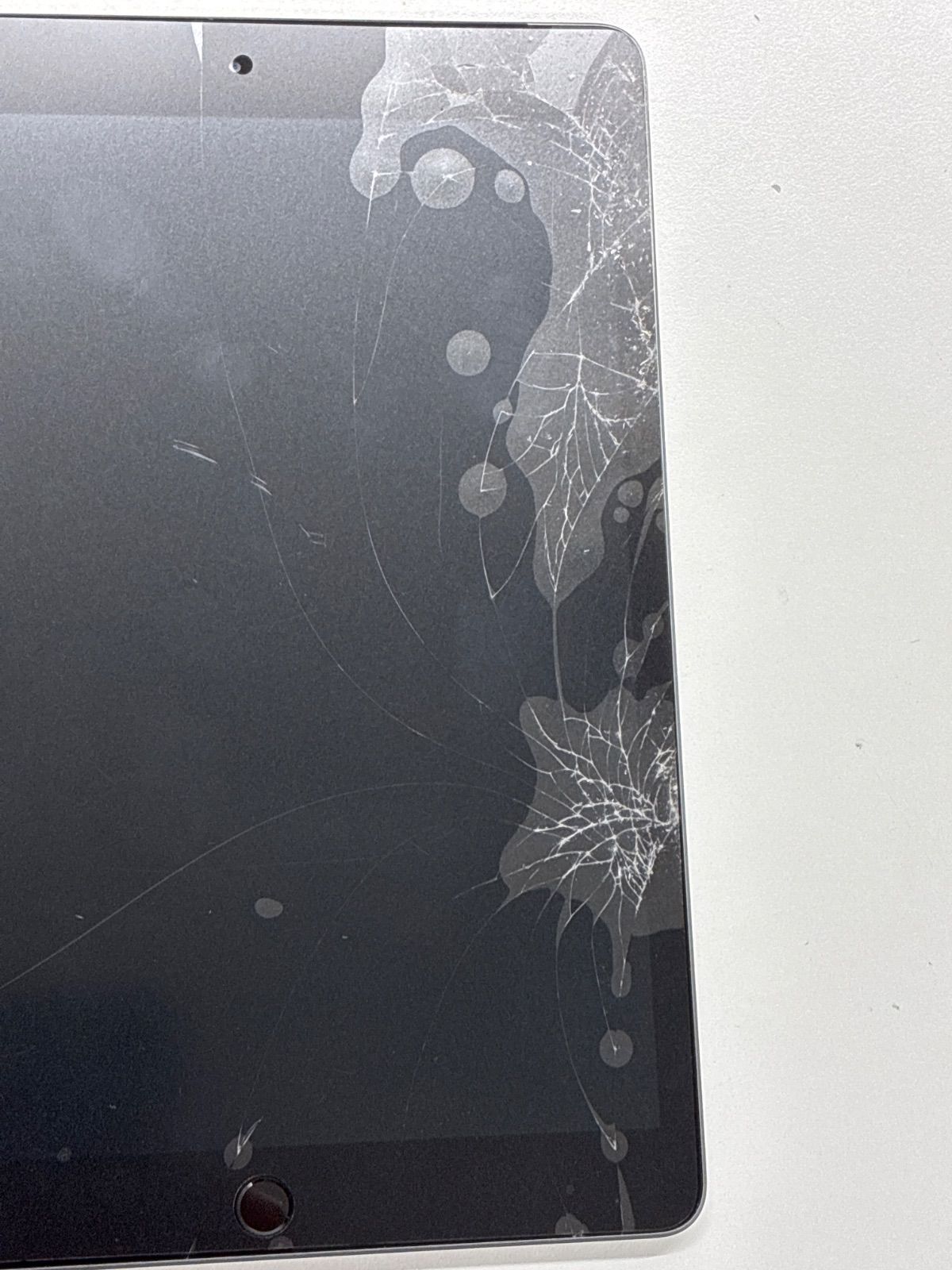 Apple iPad 第8世代 Cellular 32GB スペースグレイ A2429 画面割れ