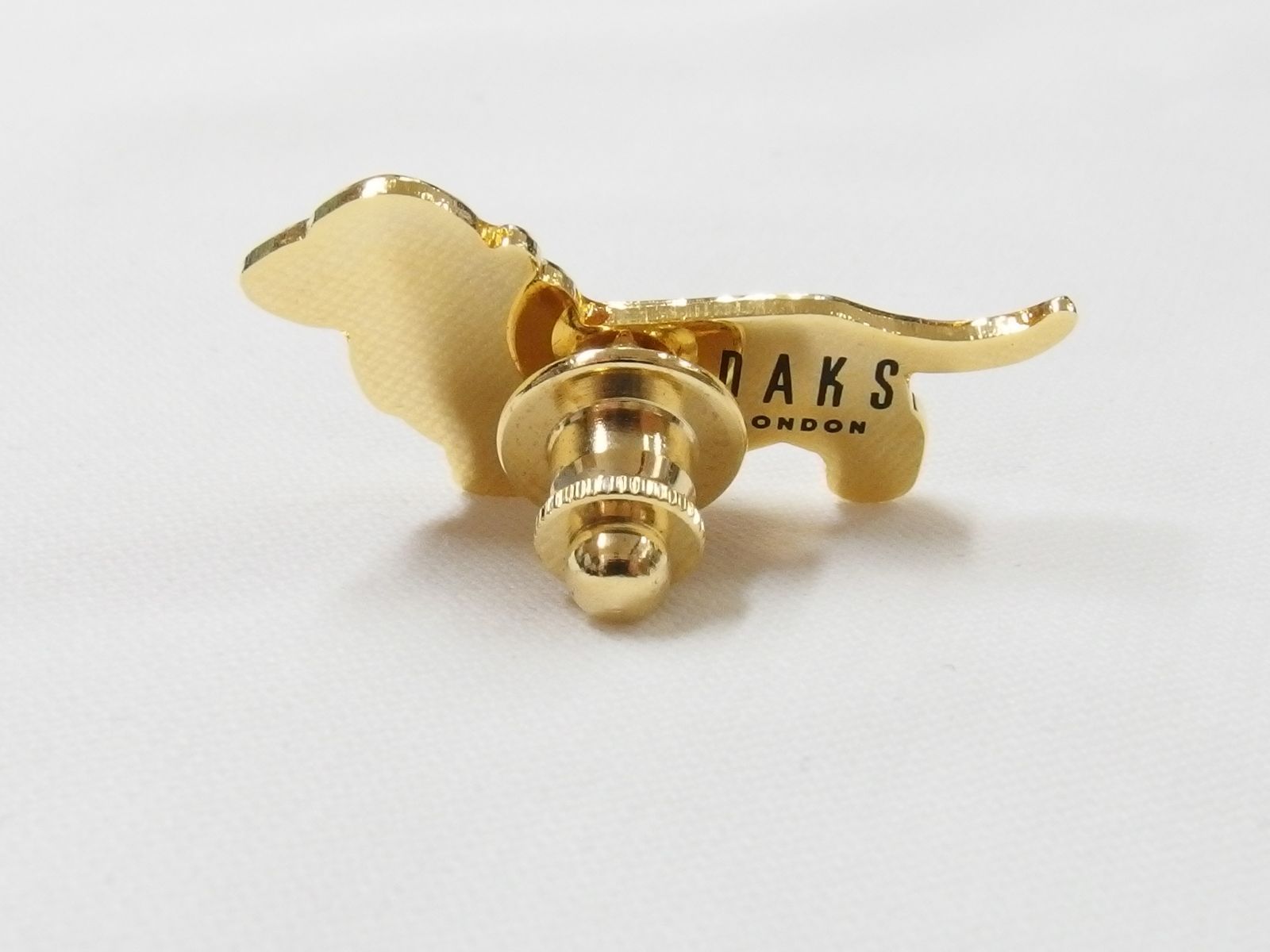 DAKS ダックス 犬 ピンバッジ ブローチ - メルカリ