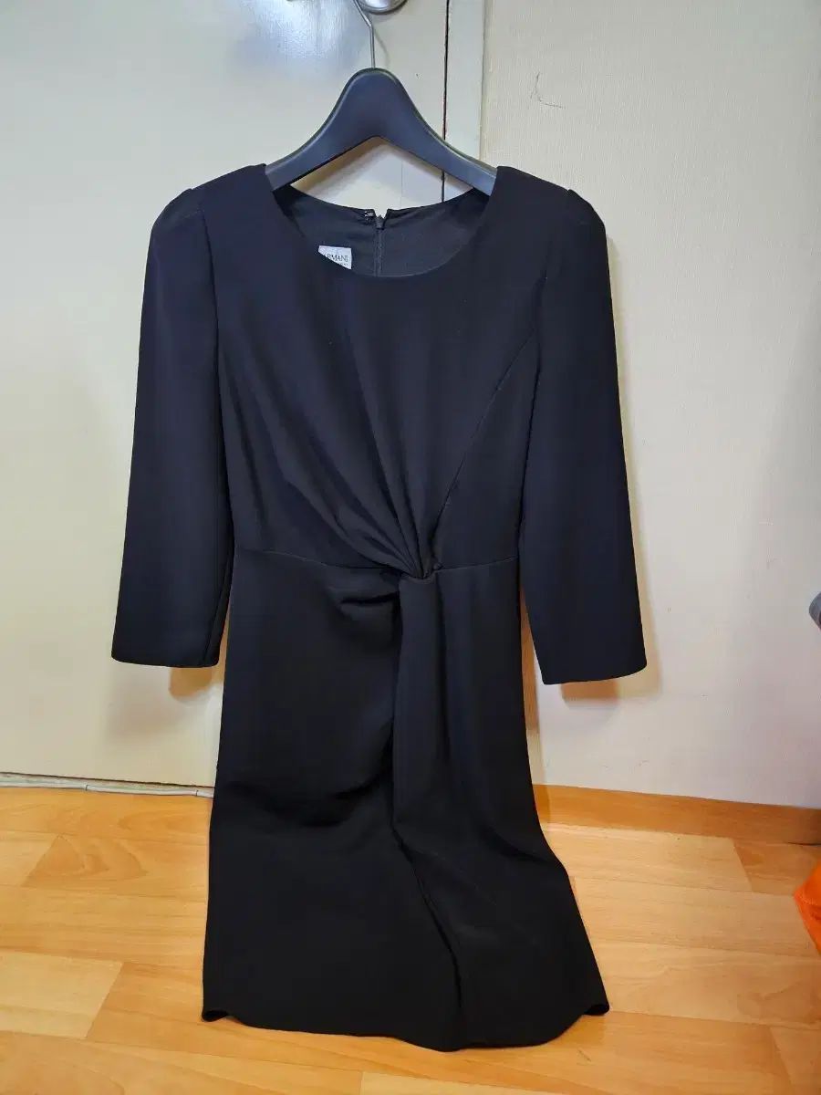 38サイズ) アルマーニ コレツィオーニ ARMANI ブラック ONE PIECE