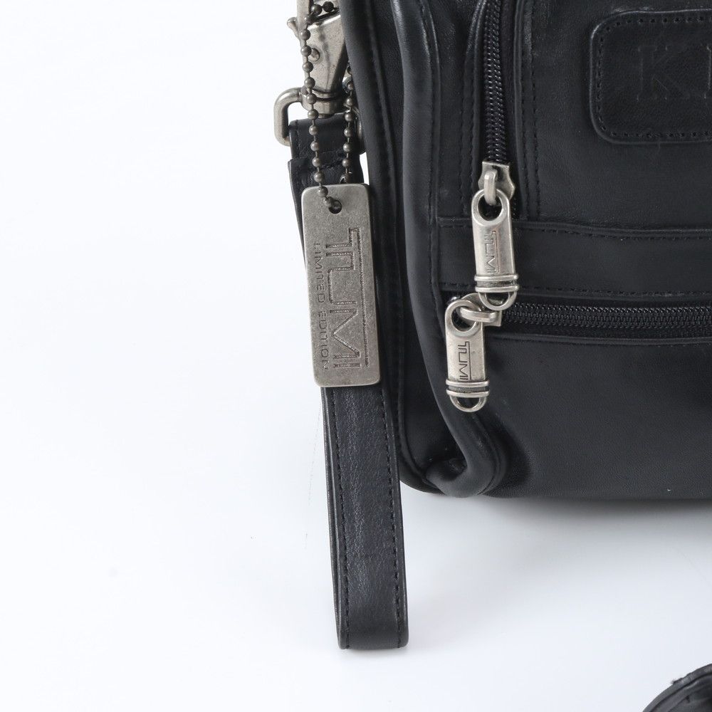 美品 TUMI トゥミ レザー ショルダーバッグ 斜め掛け メッセンジャー