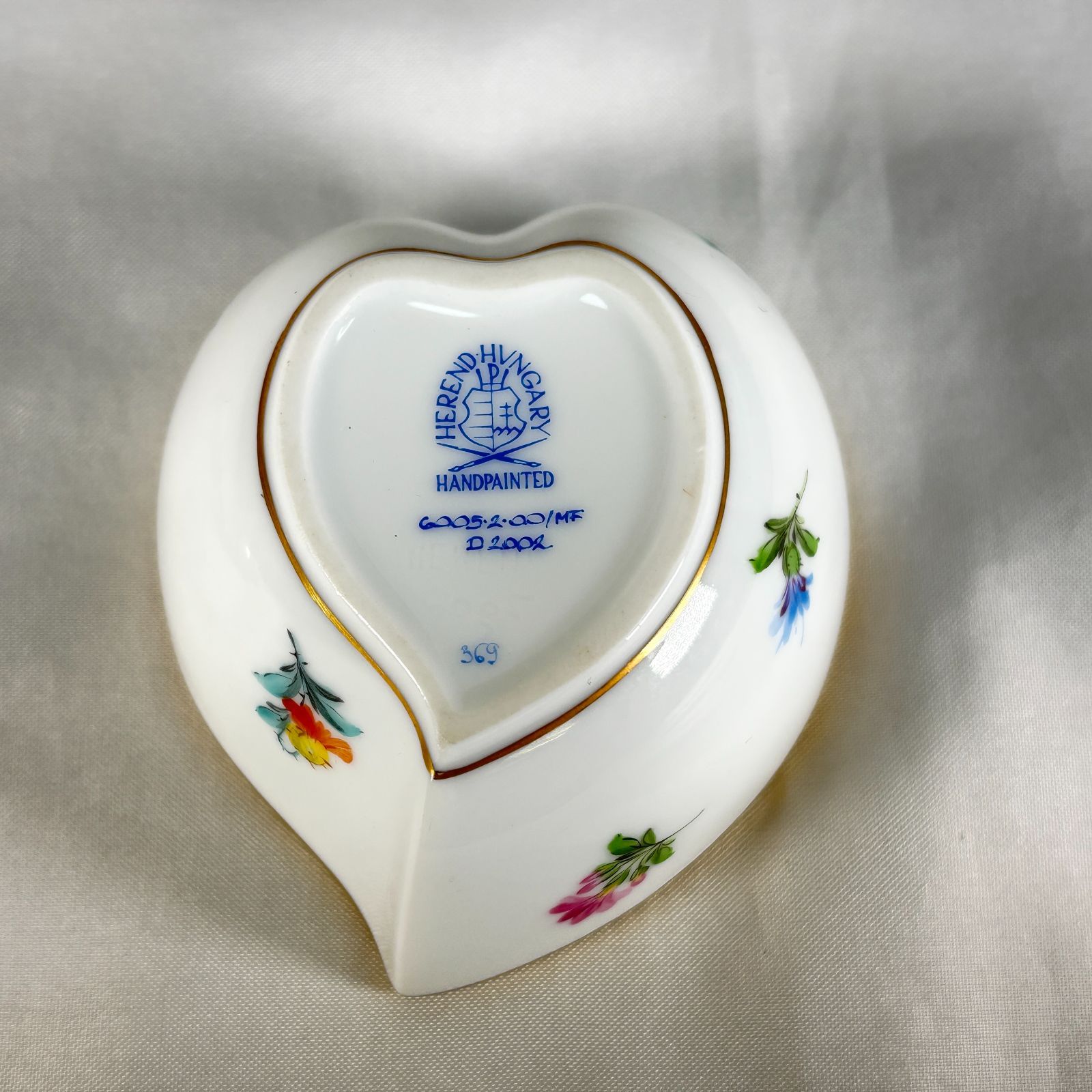 ★新品★HERENDヘレンド フラワー小物入れ ボンボニエール　薔薇 Herend ヘレンド ハート型 ボンボニエール 小物入れ 薔薇摘み フラワー