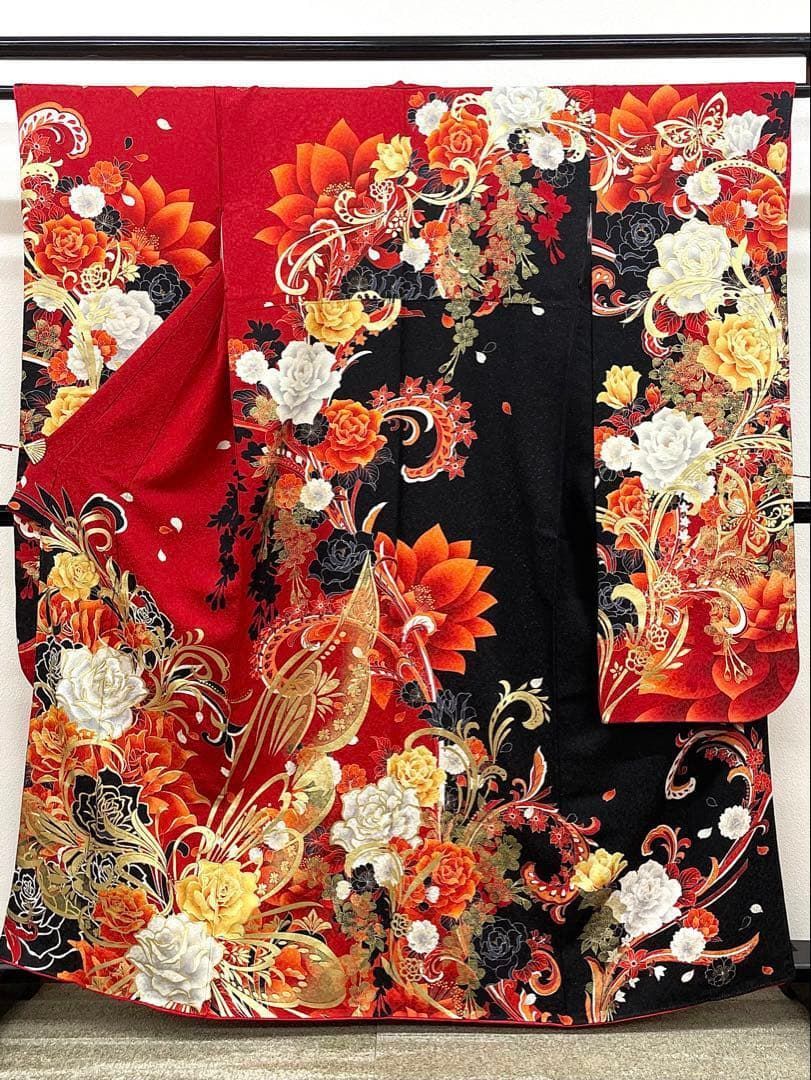 振袖 刺繍 金彩 銀通し 紋意匠 身丈158cm 撥水加工済 HKT196 - メルカリ