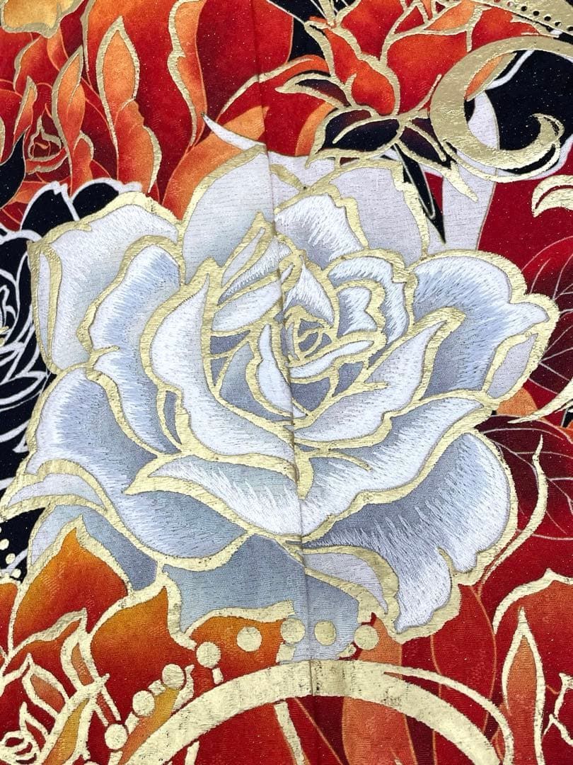 振袖 刺繍 金彩 銀通し 紋意匠 身丈158cm 撥水加工済 HKT196 - メルカリ