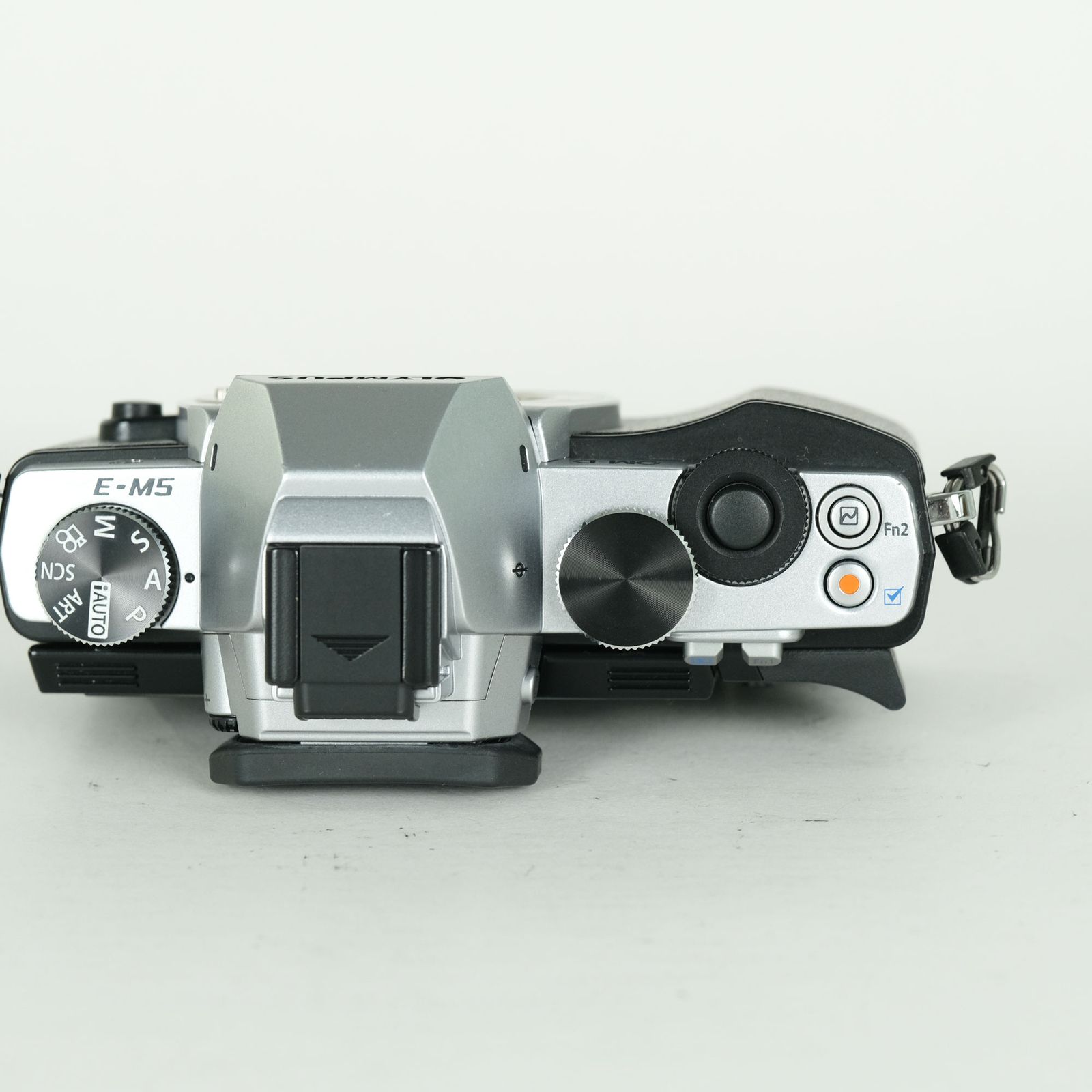 美品 | シャッター数481回] OLYMPUS OM-D E-M5 ボディ シルバー