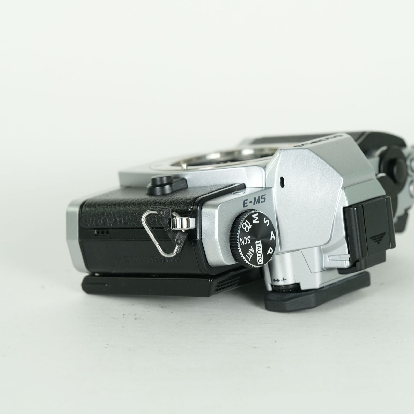 美品 | シャッター数481回] OLYMPUS OM-D E-M5 ボディ シルバー