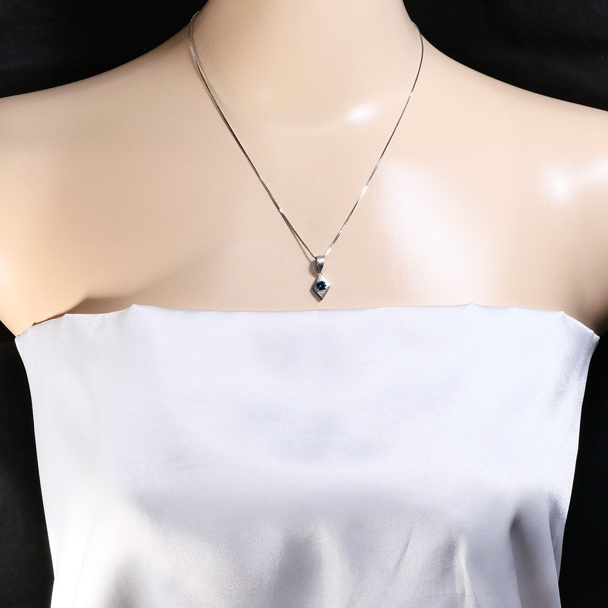 K18WG ネックレス ブルーダイヤ 0.34ct SI1 鑑定書 総重量約3.8g 約