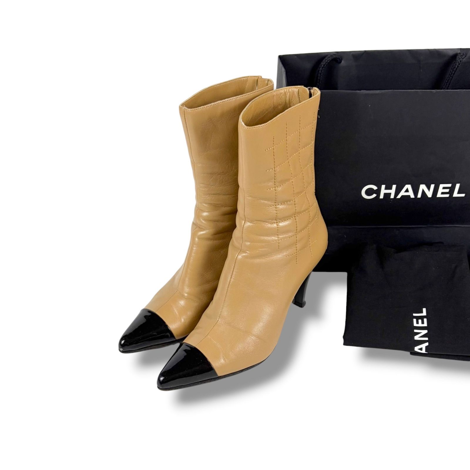 CHANEL シャネル キルティングブーツ ココマーク ショートブーツ 23.5 CHANEL シャネル ココマーク ショートブーツ ブーティ マトラッセ