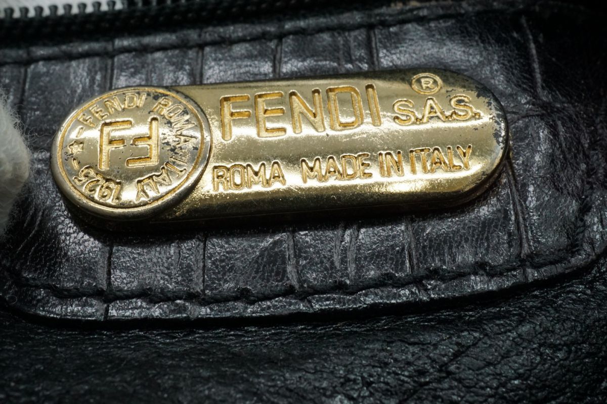 フェンディ ヴィンテージ ショルダーバッグ クロスボディ ギャザー 型