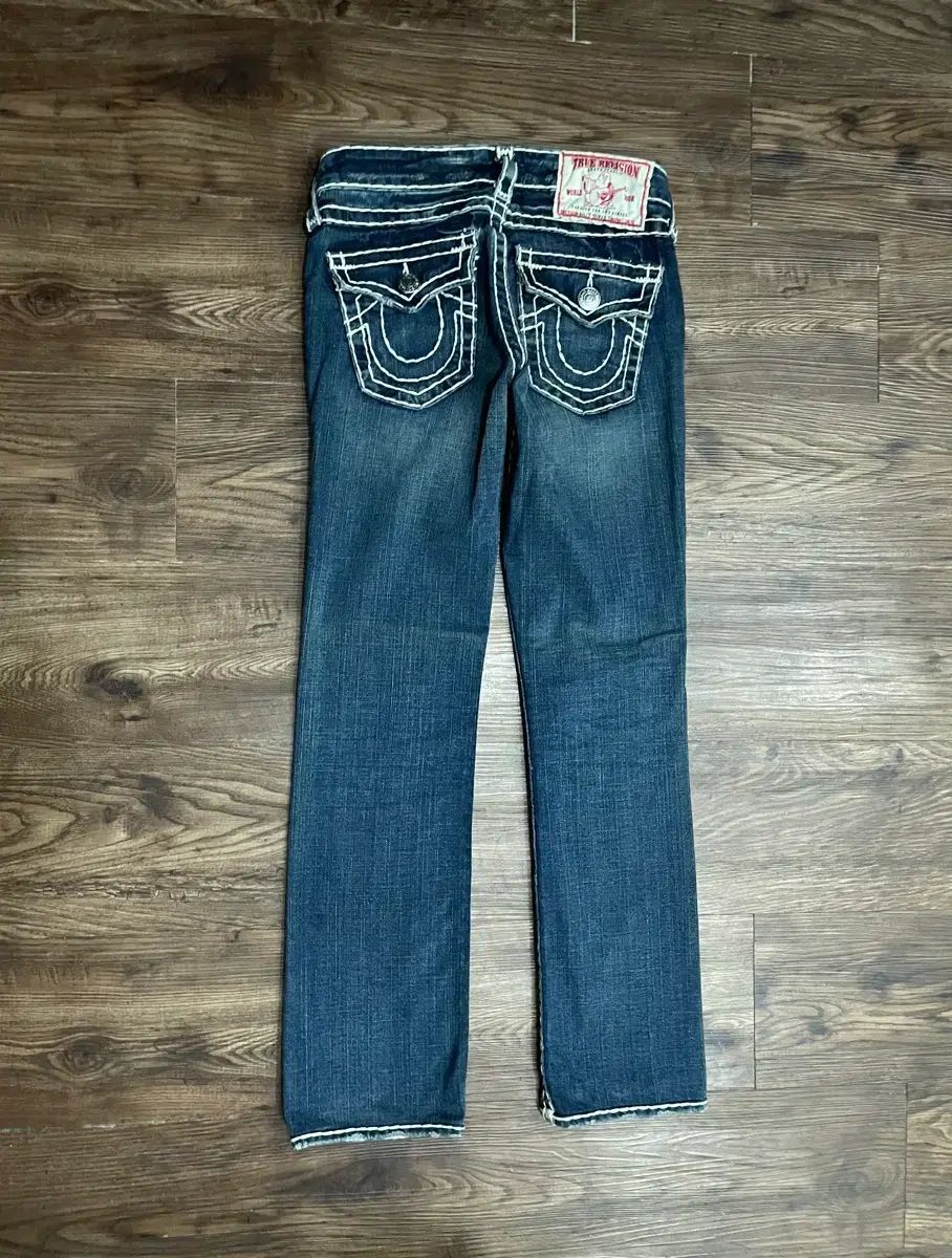 TRUE RELIGION トゥルーレリジョン USA Billlie（ビリー） SUPER スーパー Tシャツ 白（ホワイト） スティッチ（スティッチ） ローライズ（ローライズ） デニム パンツ（パンツ） 27