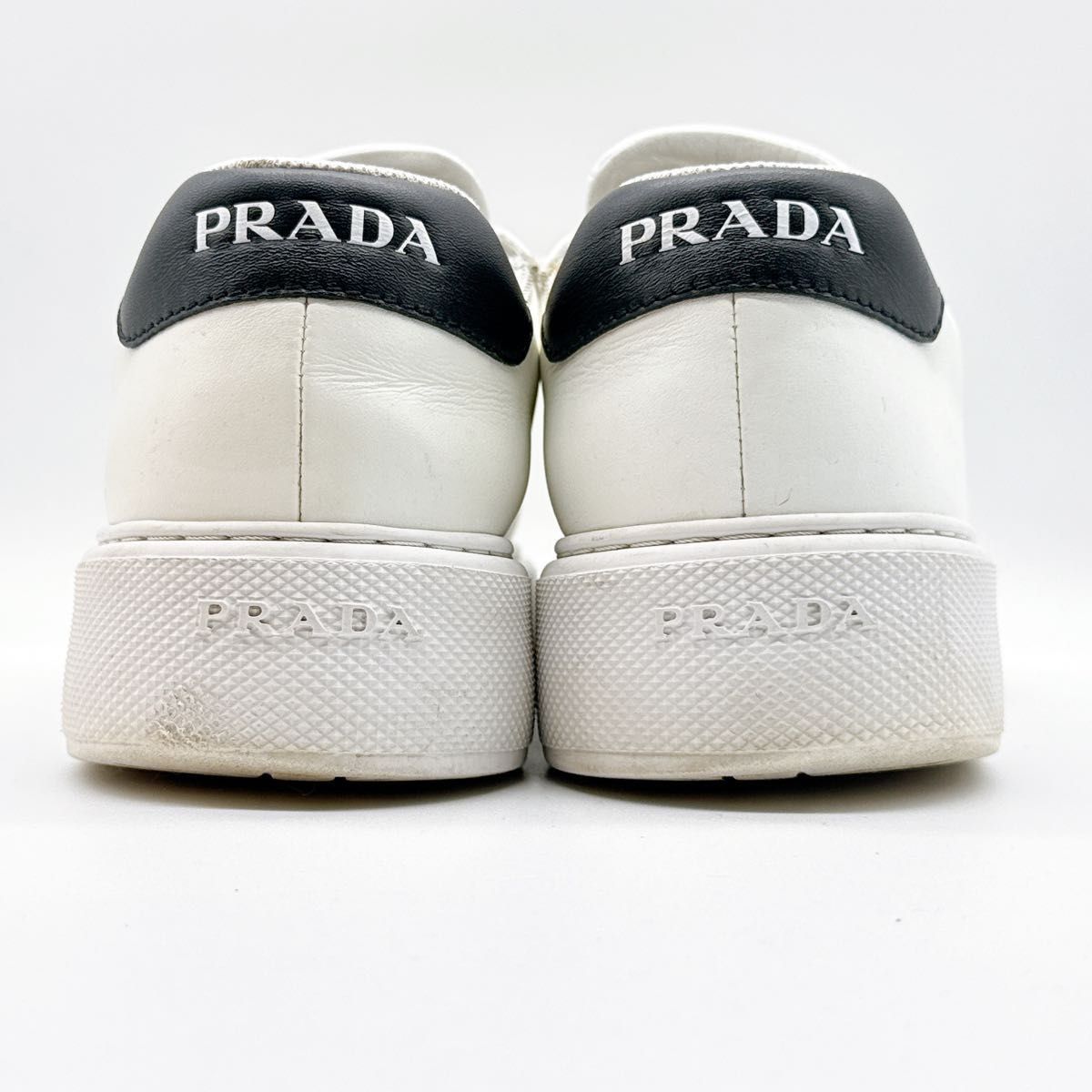 PRADA プラダ トライアングル レザー 厚底 スニーカー ホワイト 箱付き