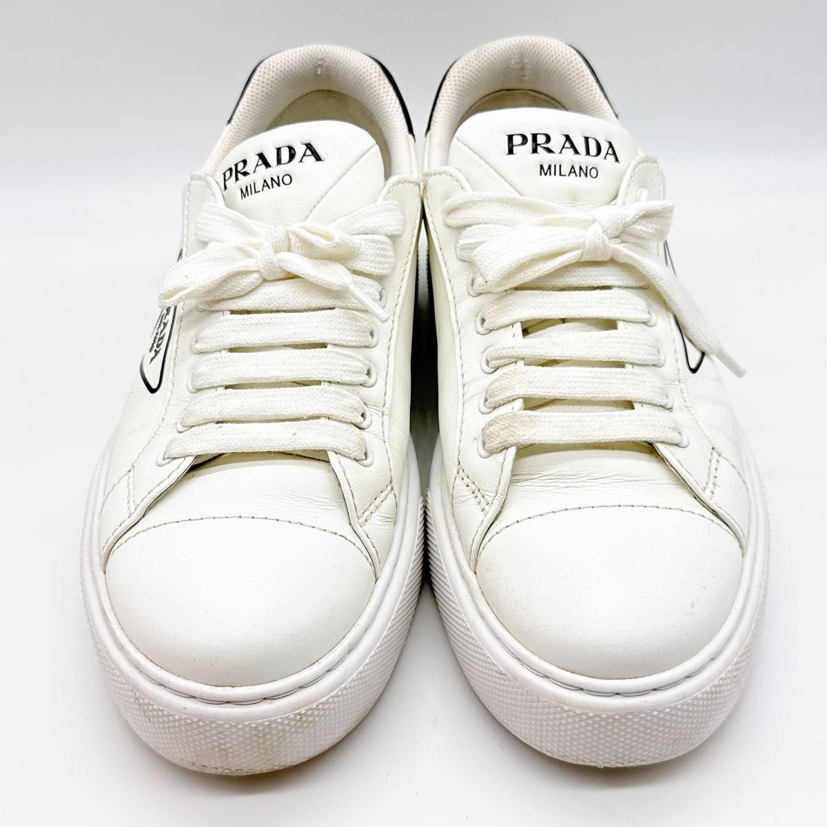 値下げ　PRADAトライアングルロゴレザー スニーカー‼️サイズ27.5cm PRADA プラダ トライアングル レザー 厚底 スニーカー ホワイト 箱付き