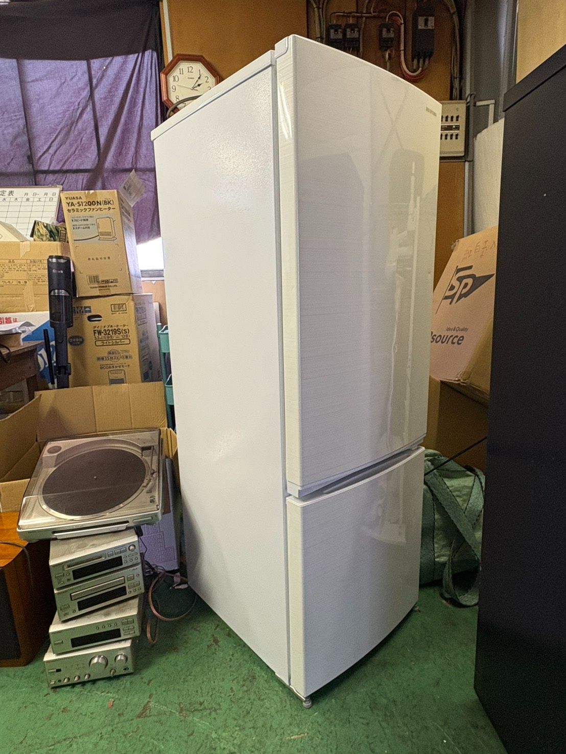 美品 アイリスオーヤマ 冷蔵庫 171L 2022年製 IRSN-17A-WE [477