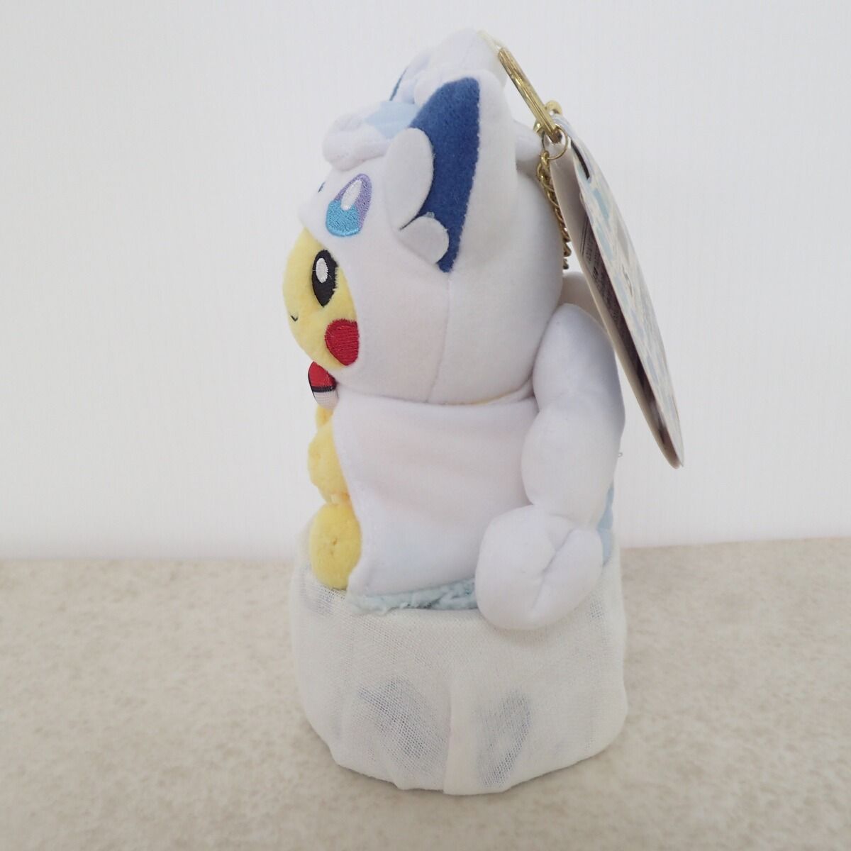ポケモンセンター マスコット アローラロコンポンチョを着たピカチュウ