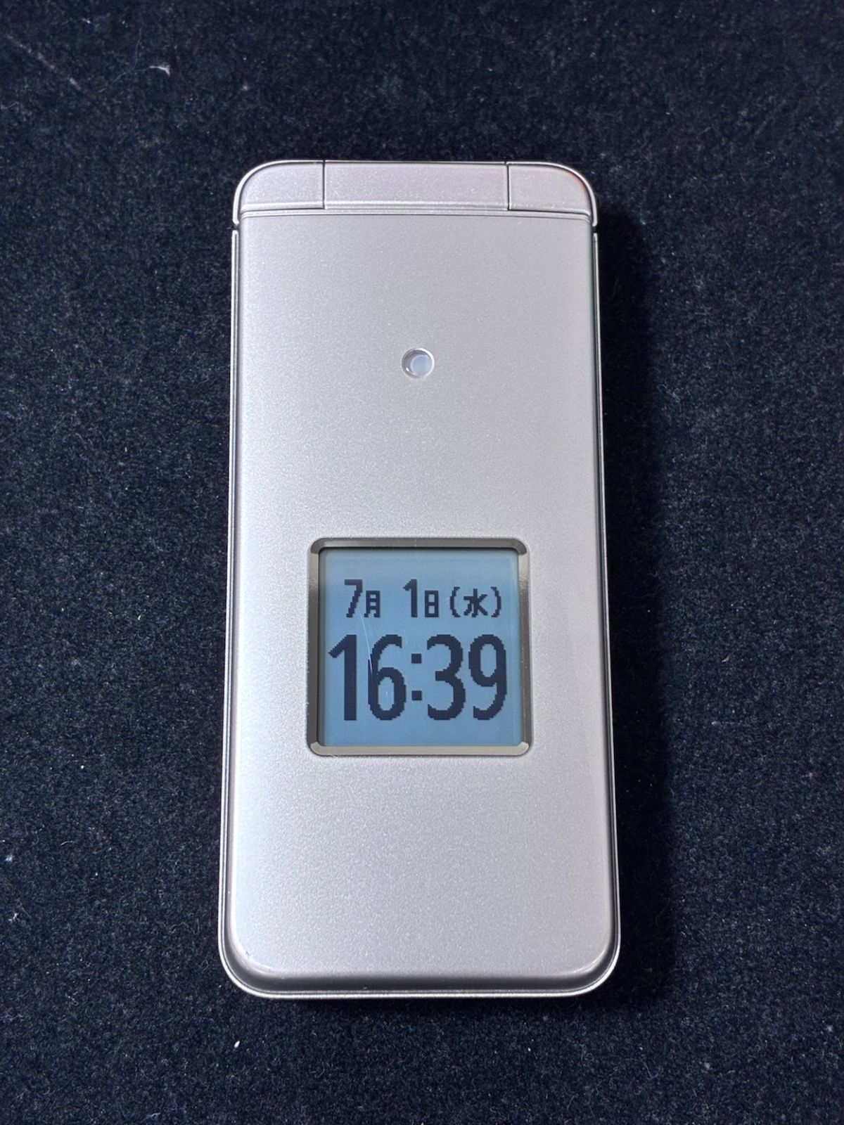 かんたんケータイ KYF41 シャンパンG SIM解除済 - メルカリ