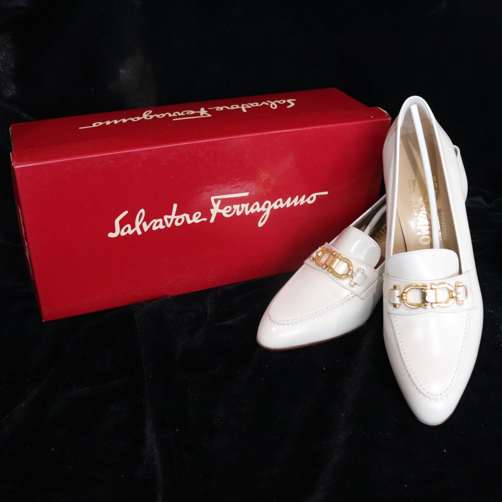 Salvatore Ferragamo サルヴァトーレ・フェラガモ パンプス ホワイト ヒールローファー 靴 レディース