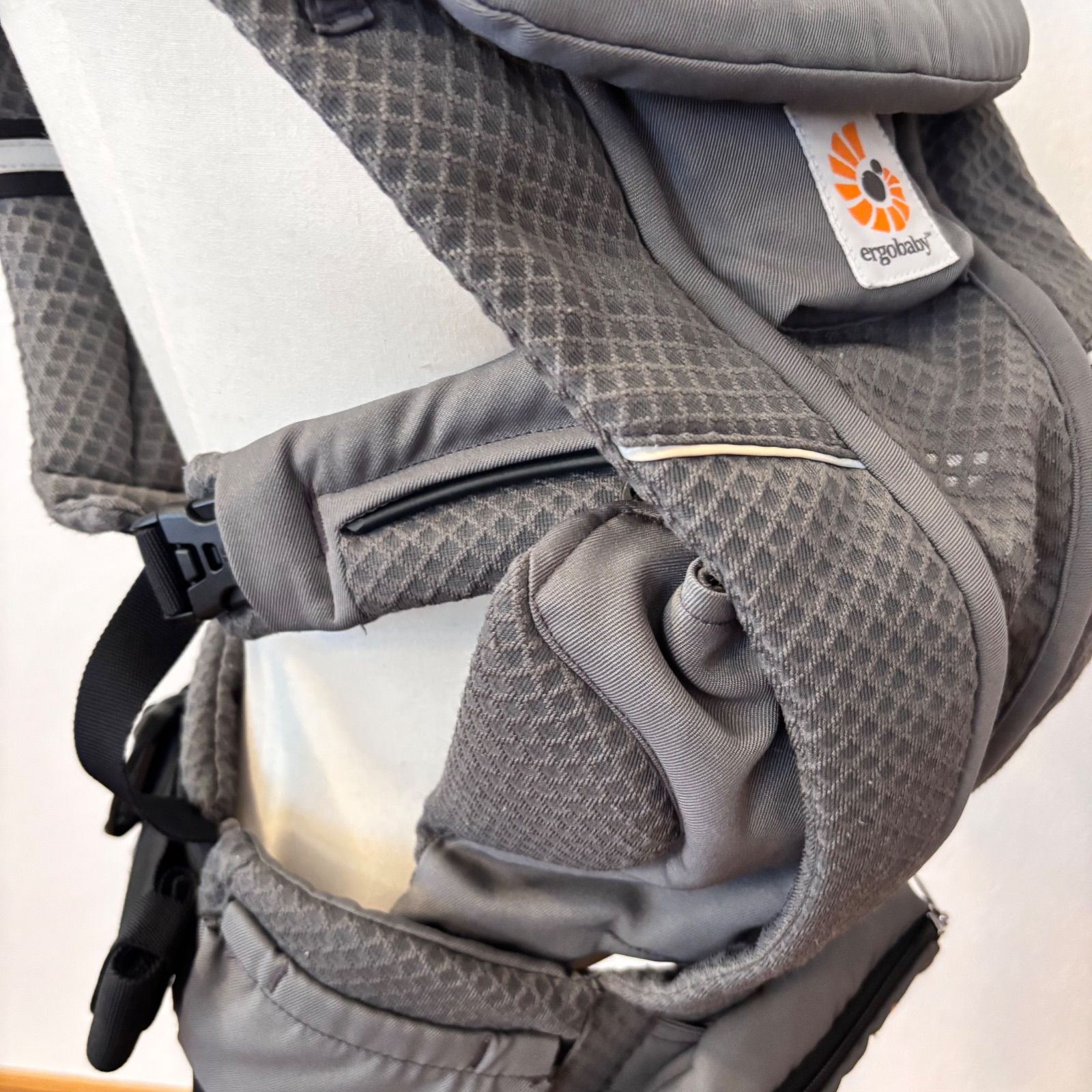 ergobaby エルゴ OMNI Breeze オムニブリーズ 抱っこ紐 グレー - メルカリ