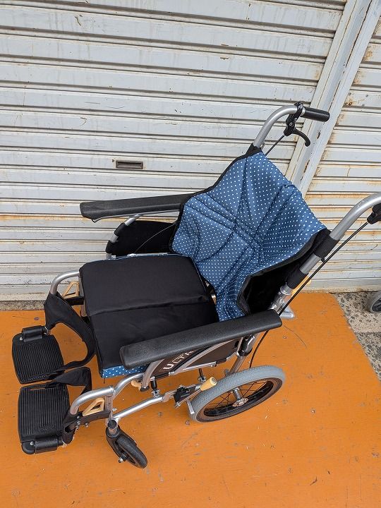送料無料（一部地域を除く）　レッグサポート代用品　日進医療器 介助式多機能車椅子 ウルトラ NAH-U2W KM-25-1021-19