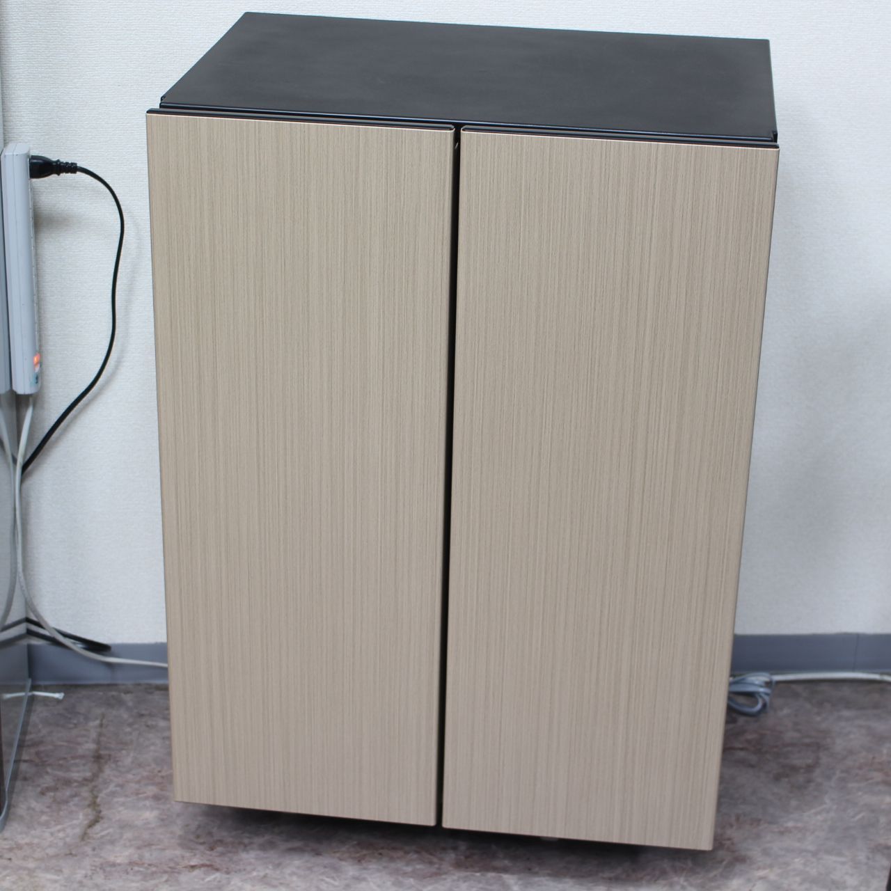784)【美品/2025年製】アクア 家具冷蔵庫 72L 幅60cm フレンチドア