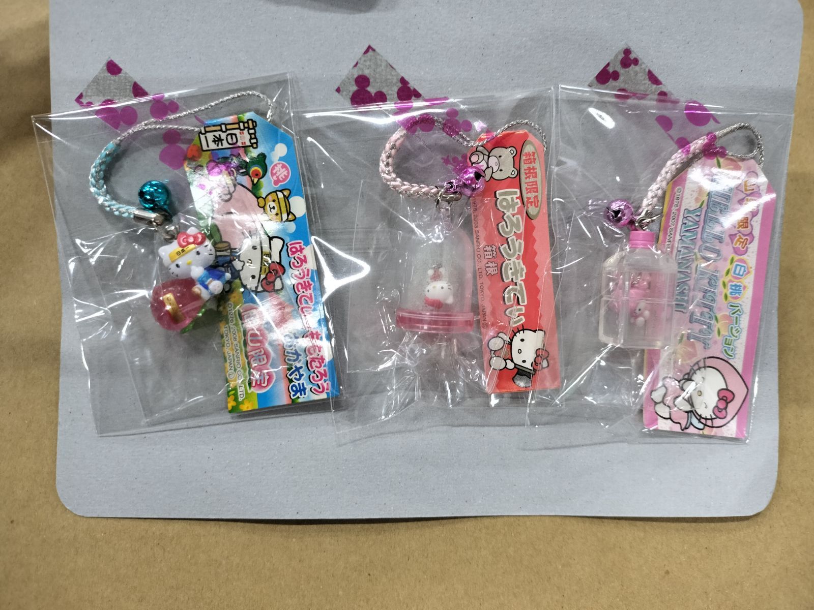 2607153ハロー キティご当地 根付け ストラップ - メルカリ