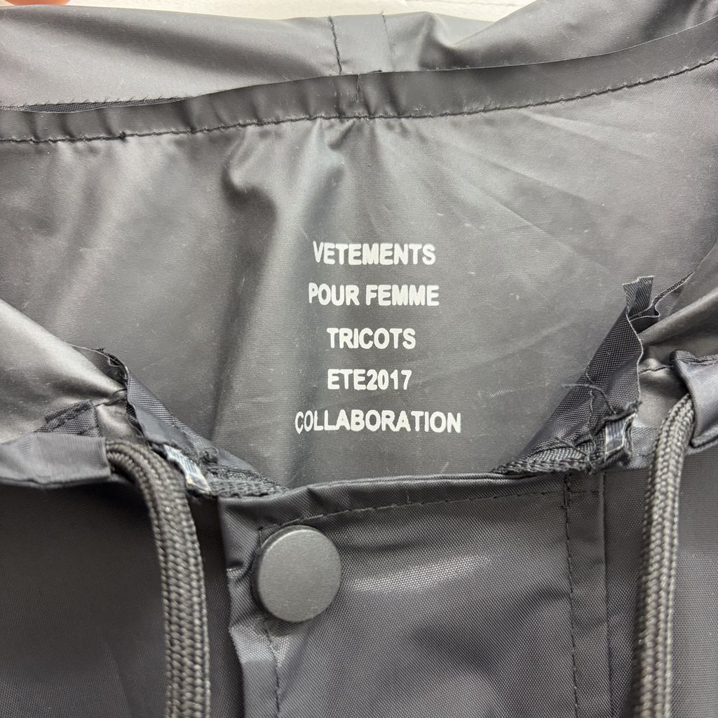 VETEMENTS ヴェトモン 17SS Rain Coat レインコート ブラック size: OS