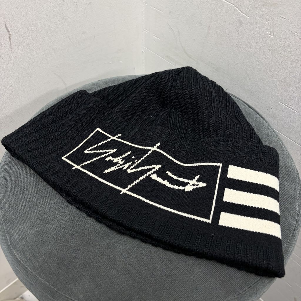 Y-3 YOHJI YAMAMOTO ワイスリー ヨウジヤマモト GRAPHIC BEANIE