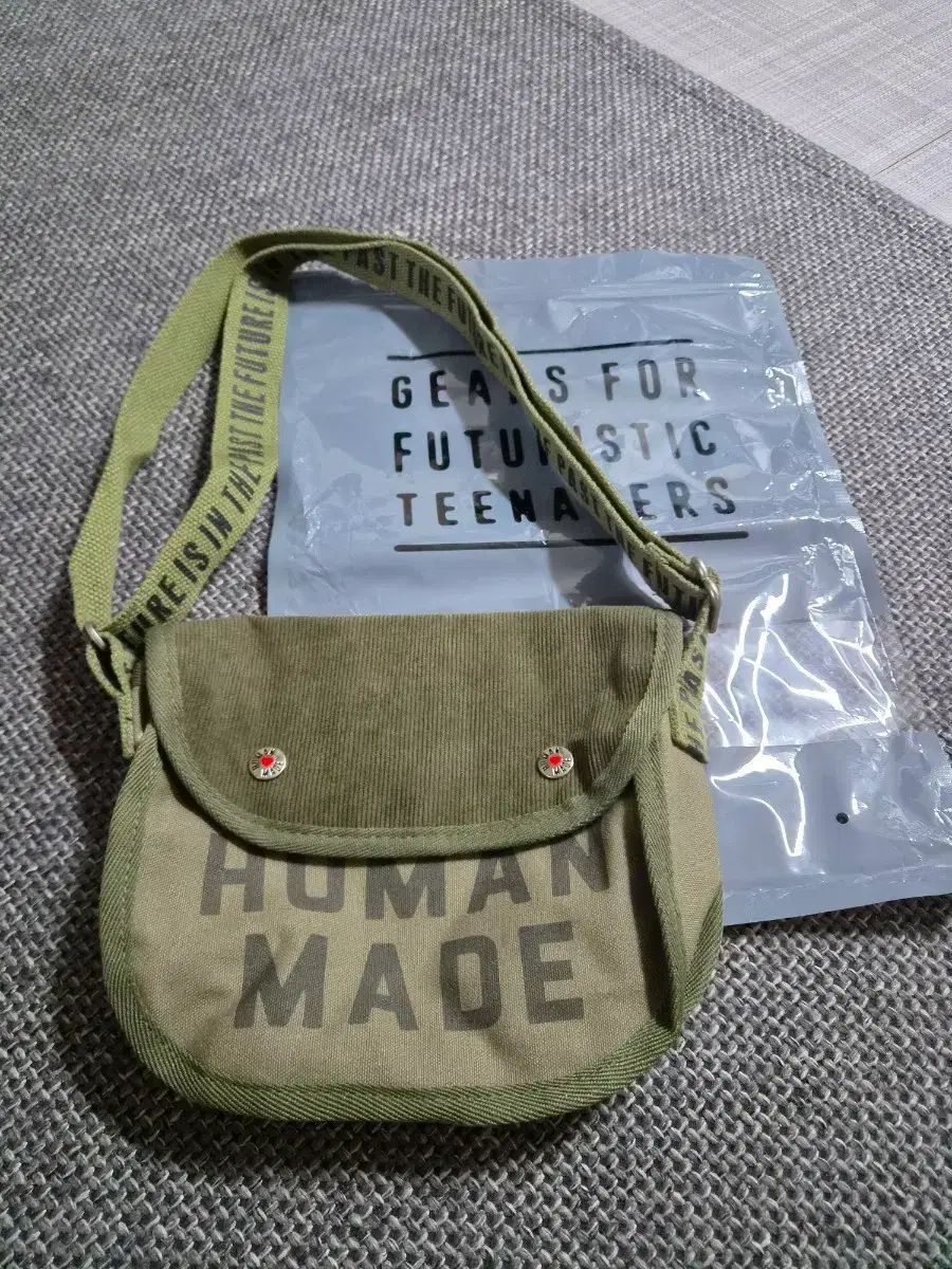 HUMAN MADE(ヒューマンメイド) ショルダーバッグ