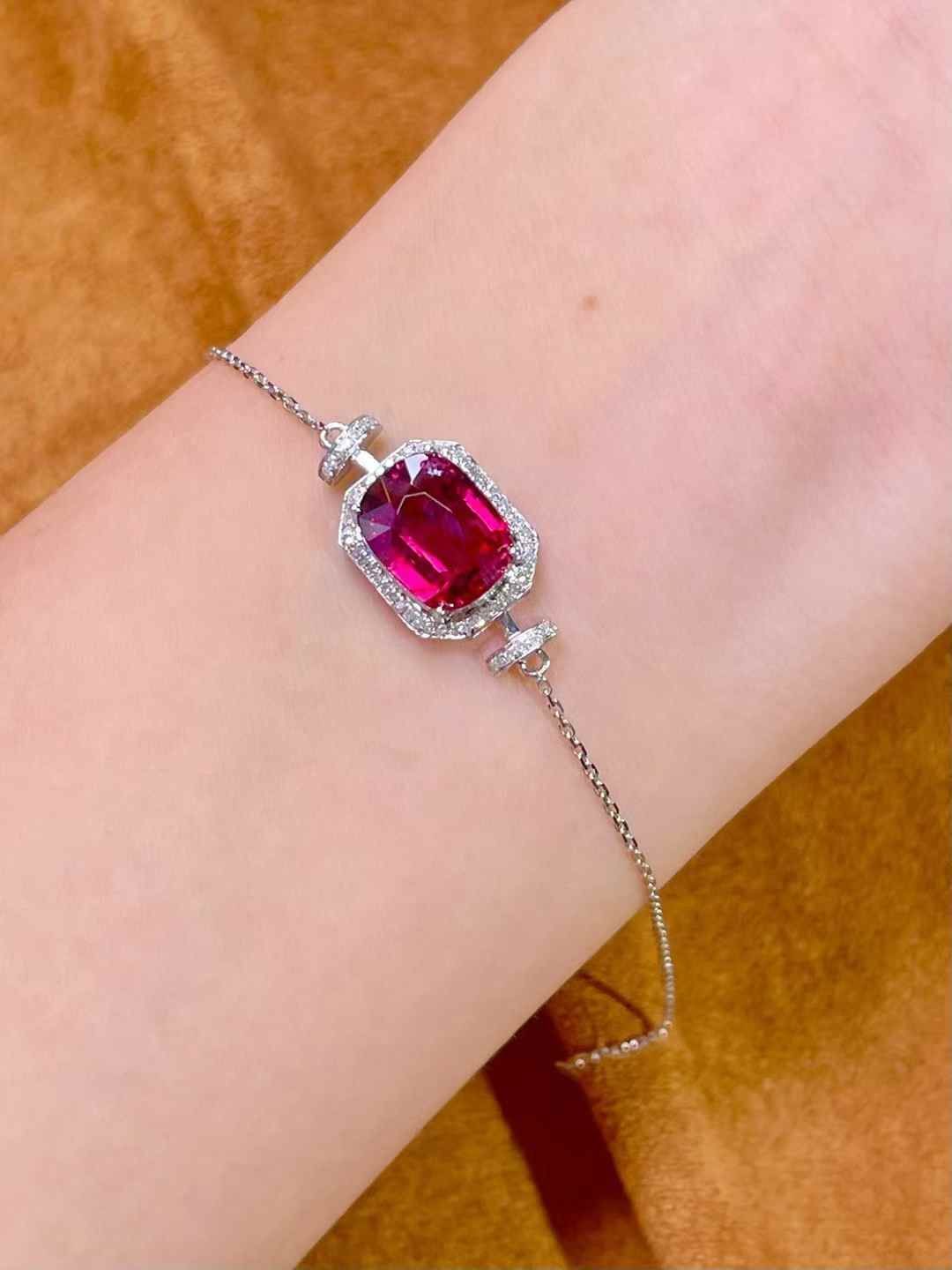 2.5ct 天然ルベライトトルマリン クッションカット ブレスレット 18k