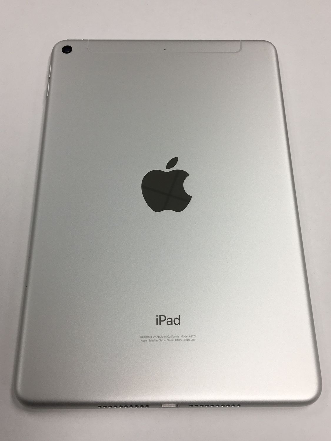 画面割れApple iPad mini(第5世代) シルバー 充電器付き 訳アリ 画面割れ 電池100％ Apple iPad mini 5 SIMフリー 256GB