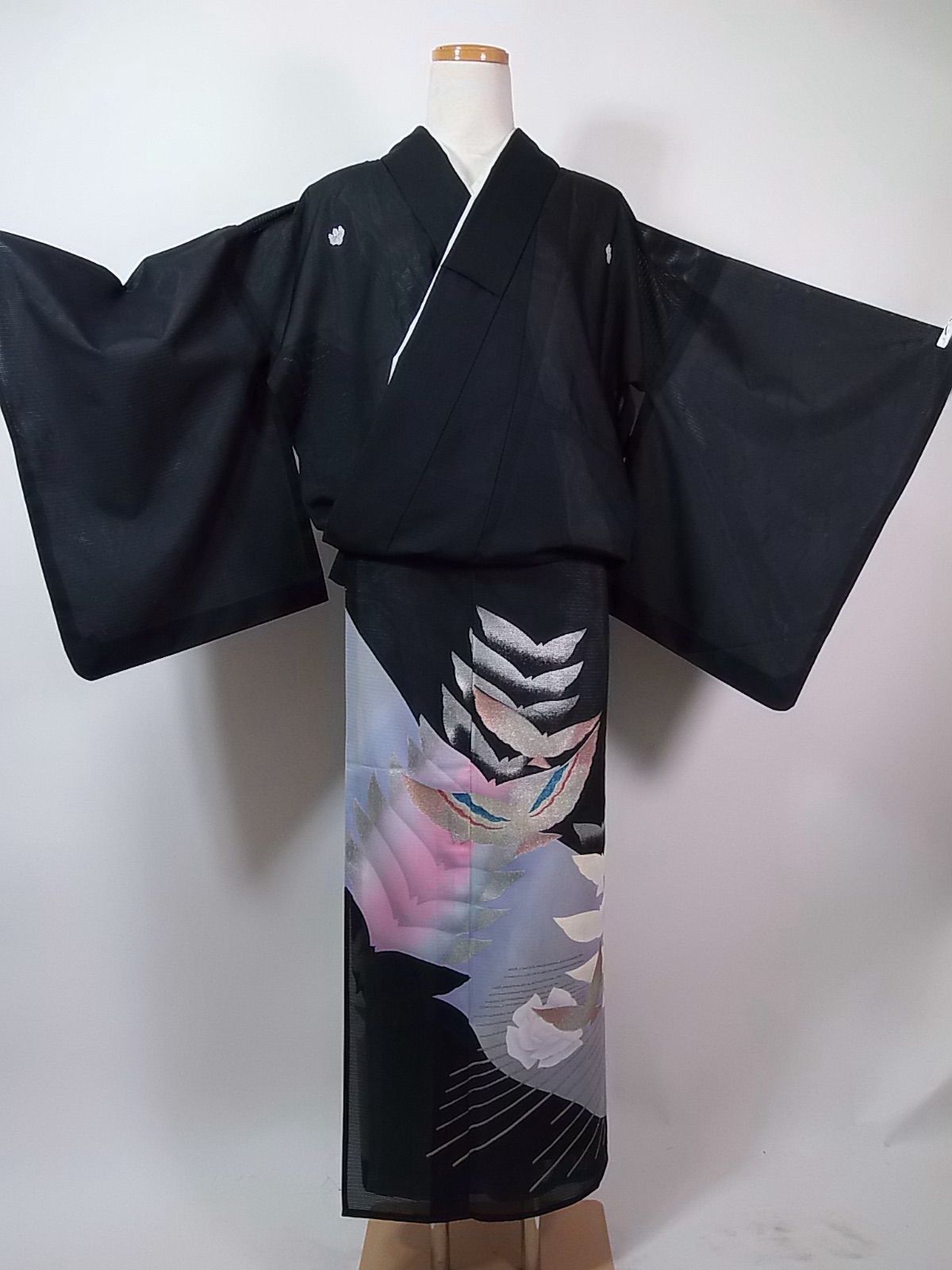 飛鳥舞う夏 駒絽 黒留袖 飛鳥文様 波文様 銀彩 五つ紋 比翼・袖襦袢付