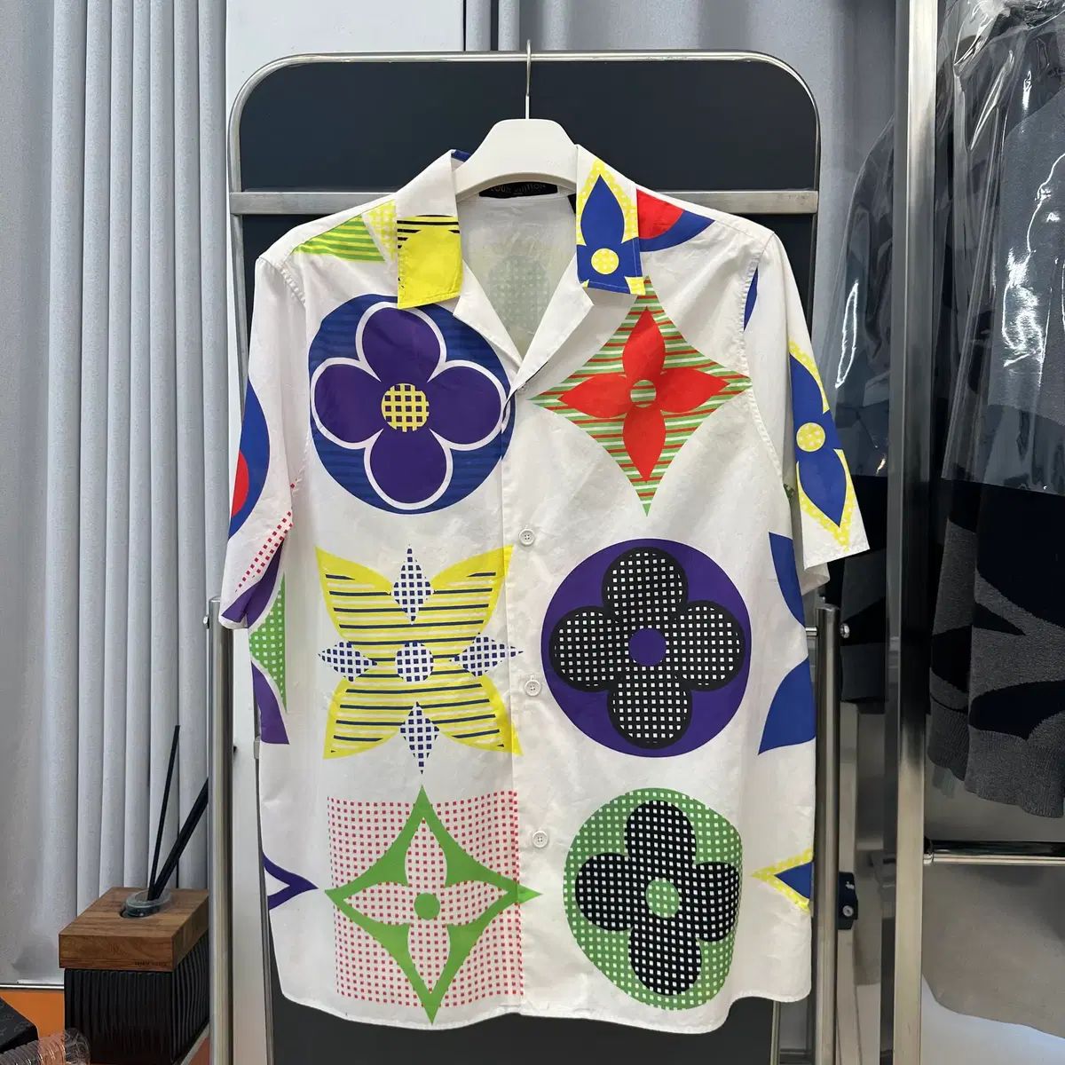 LOUIS マルチカラー モノグラム VUITTON プリンテッド Tシャツ ルイ