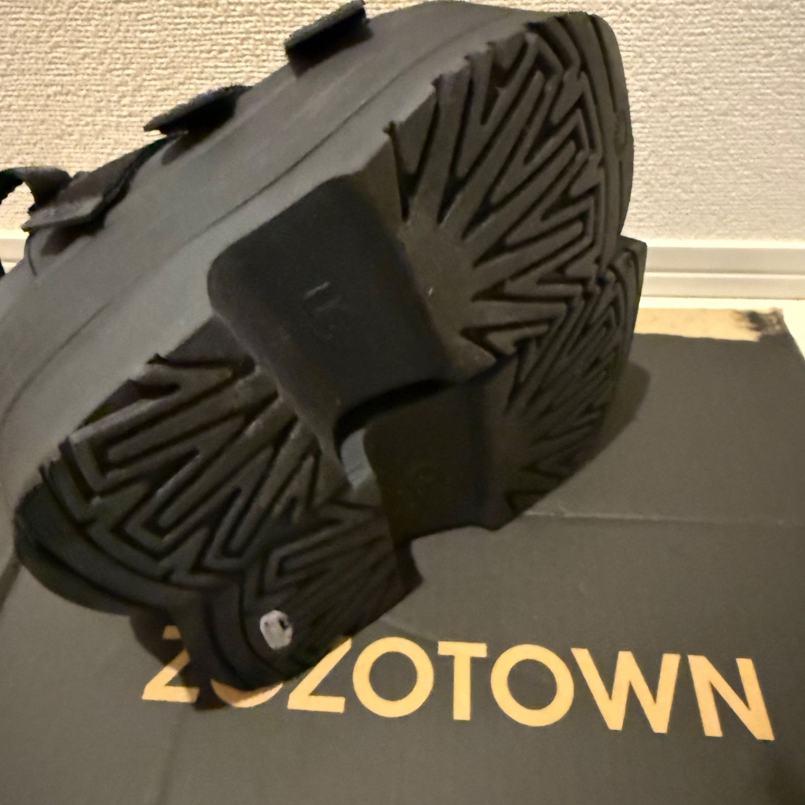 値下げ可能】UGG GOLDENRISE アグ ゴールデンライズ サンダル 厚底