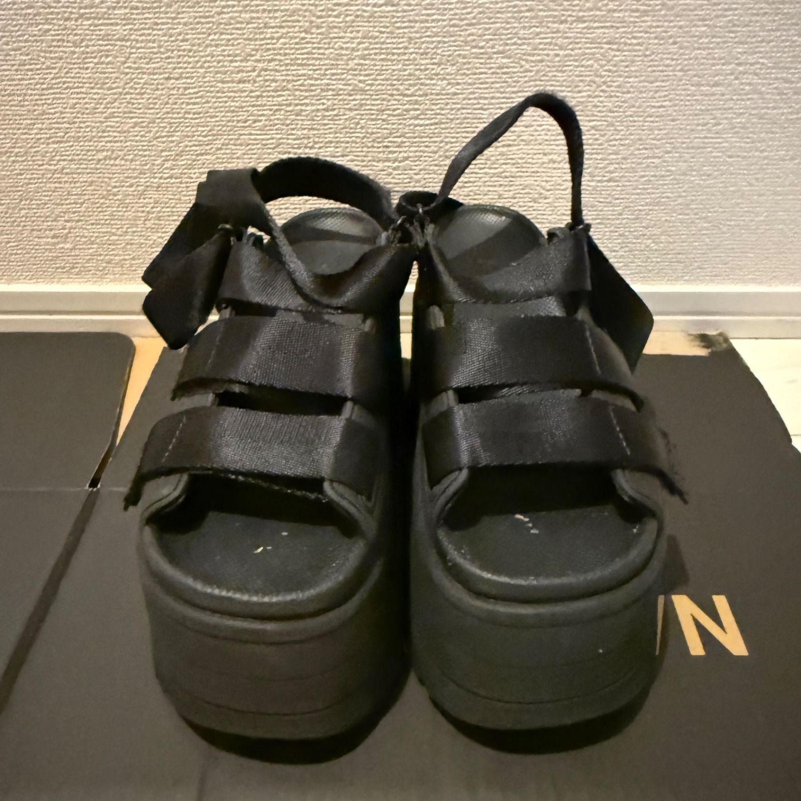 値下げ可能】UGG GOLDENRISE アグ ゴールデンライズ サンダル 厚底