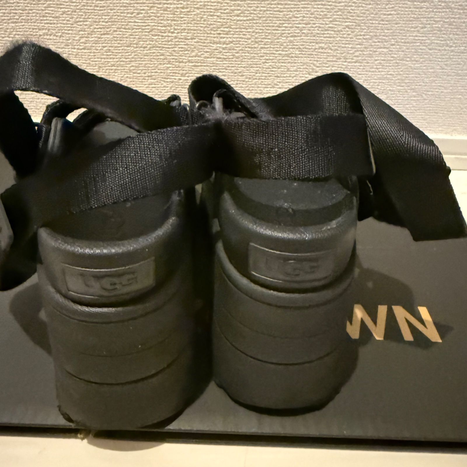 値下げ可能】UGG GOLDENRISE アグ ゴールデンライズ サンダル 厚底