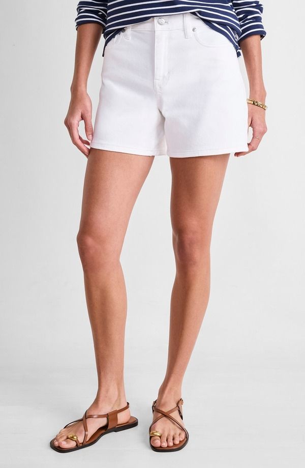 ヴァインヤードヴァインズ レディース ボトムス デニムパンツ ハイウエスト ショートパンツ vineyard vines High Waist Denim Shorts White Cap ホワイト