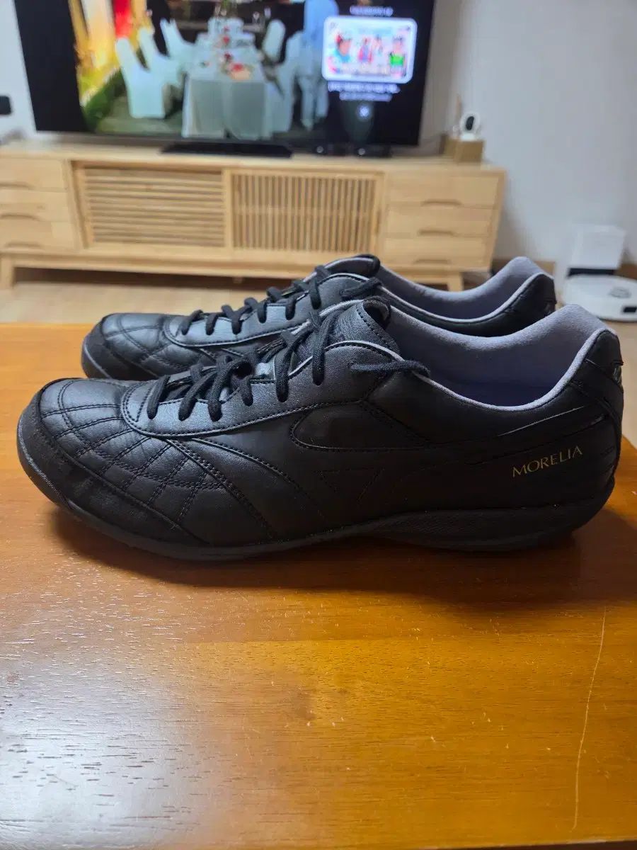 ミズノ モレリア サラ ジャパン フットサル tf オールブラック 27.5cm