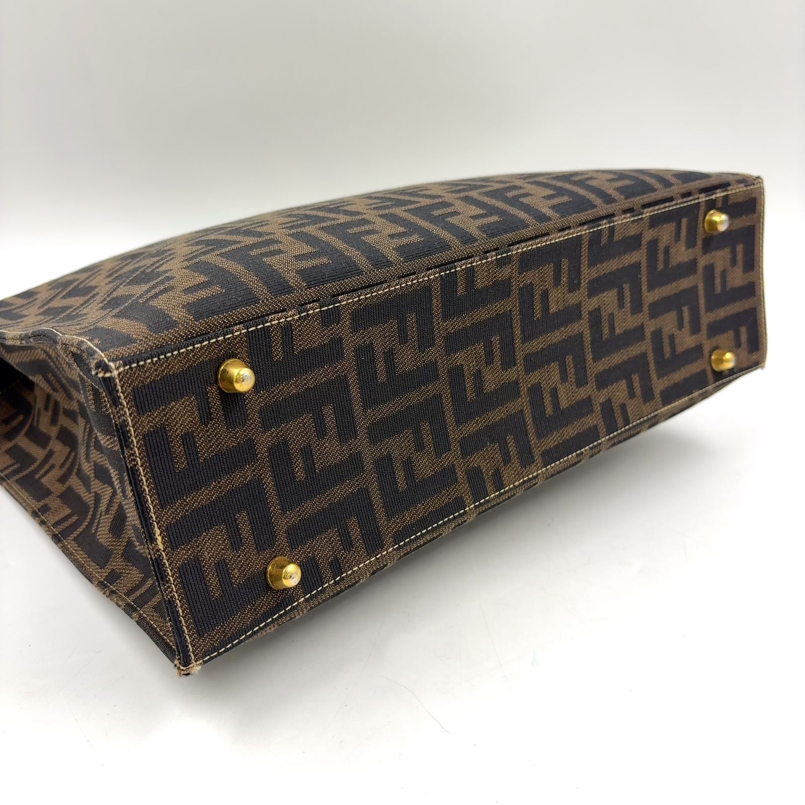 新着】FENDI ズッカ柄 レザー、キャンバス ダークブラウン、ブラウン