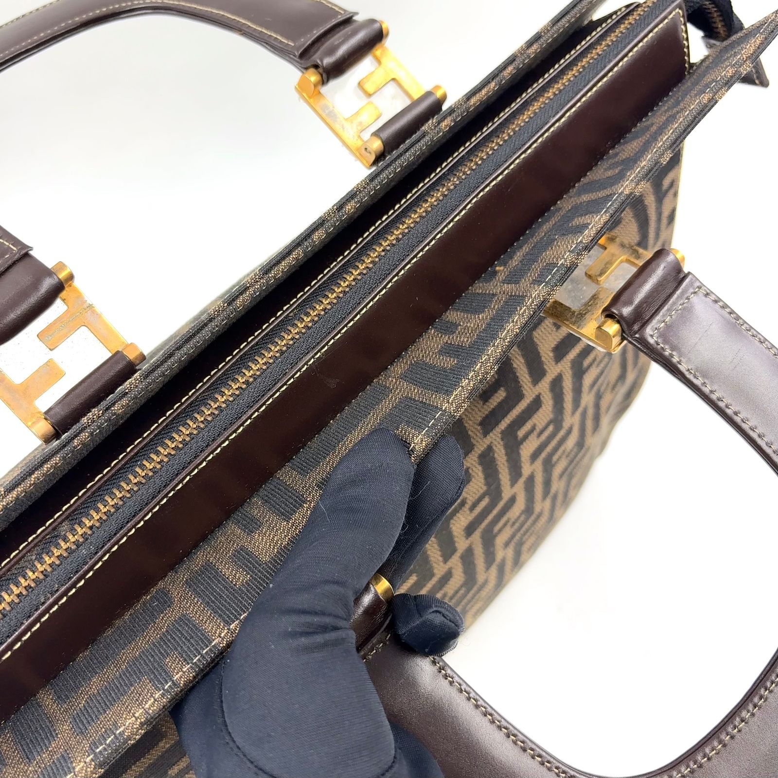 新着】FENDI ズッカ柄 レザー、キャンバス ダークブラウン、ブラウン