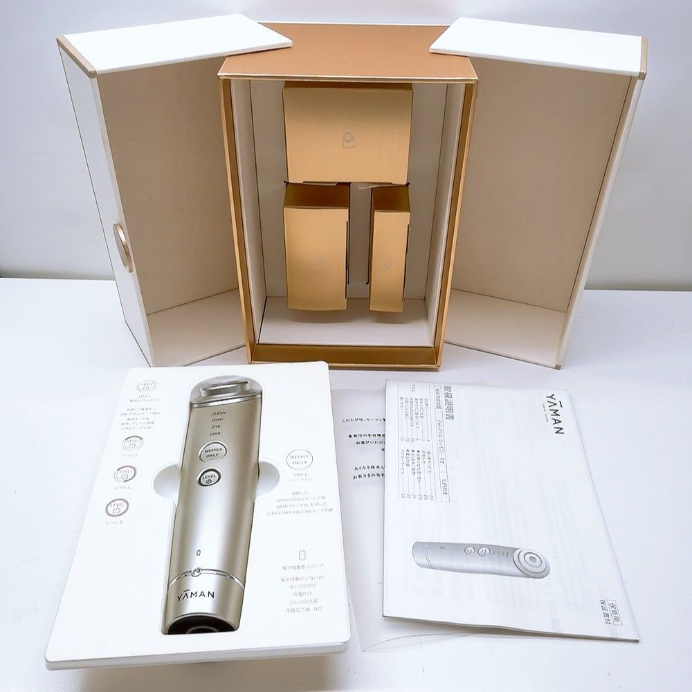 最新モデル＊ほぼ未使用＊付属品完備》 ヤーマン フォトプラス