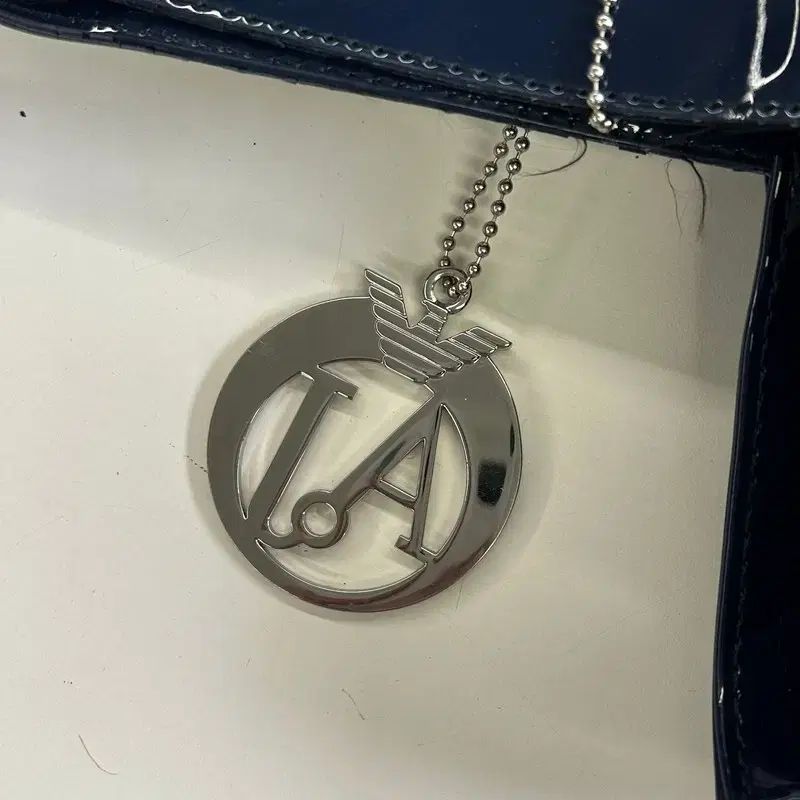 ARMANI エナメル トートバッグ ネイビー - メルカリ