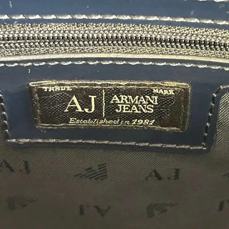 ARMANI エナメル トートバッグ ネイビー - メルカリ