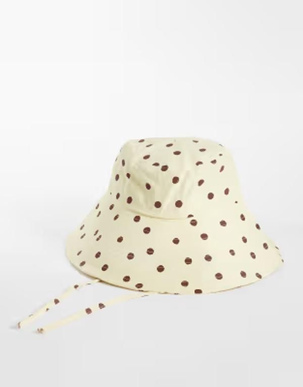 ピーシーズ レディース アクセサリー 帽子 ドット柄 ドット PIECES polka dot sun hat in pastel yellow and chocolate French vanill