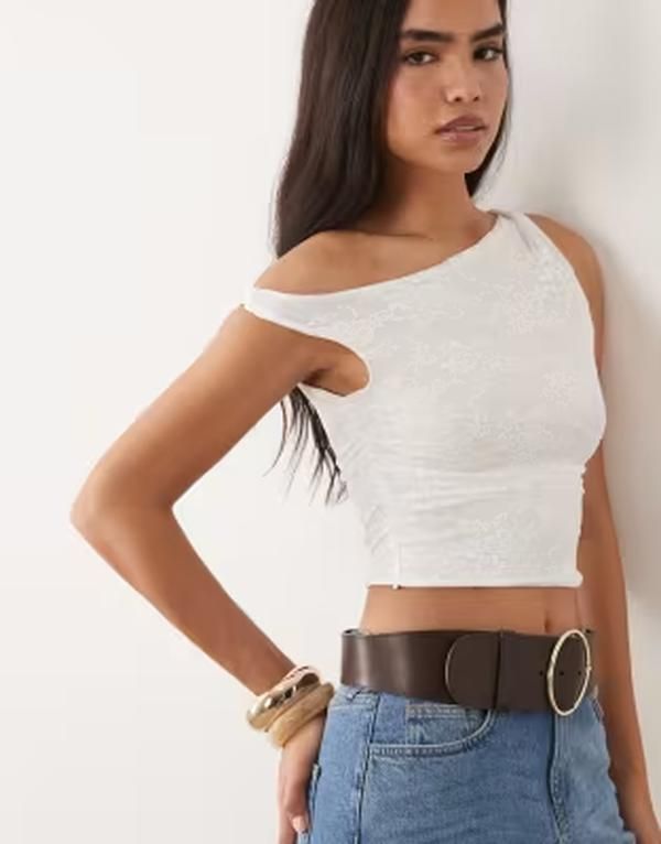 ミッシーエンパイア レディース トップス シャツ レース Missyempire Missy Empire lace twist off shoulder top in cream WHITE ホワイ