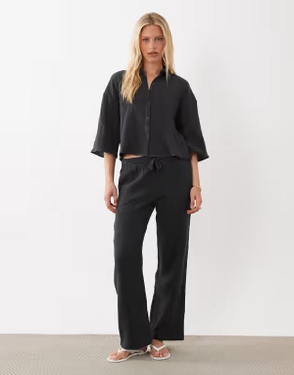 ジェイディーワイ レディース ボトムス カジュアルパンツ ワイドレッグ JDY wide leg cheesecloth pants in charcoal gray part of a set PH