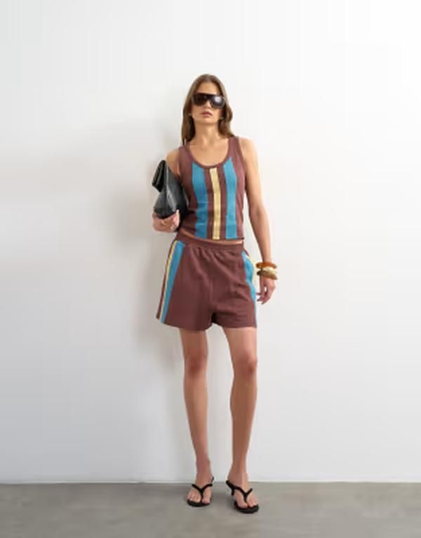 トップショップ レディース ボトムス ハーフパンツ・ショーツ ショートパンツ Topshop striped shorts in chocolate part of a set Chocolate チ