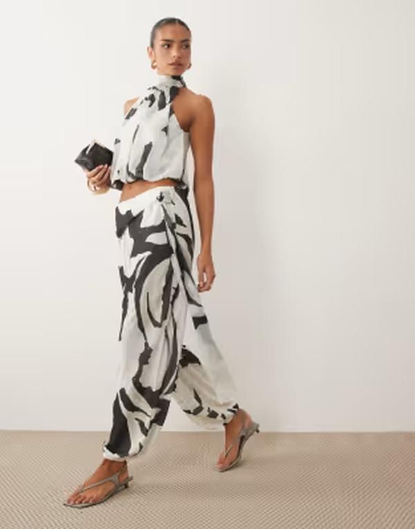 エイソス レディース ボトムス カジュアルパンツ プリント ASOS DESIGN volume balloon pants with wrap front detail and white prin