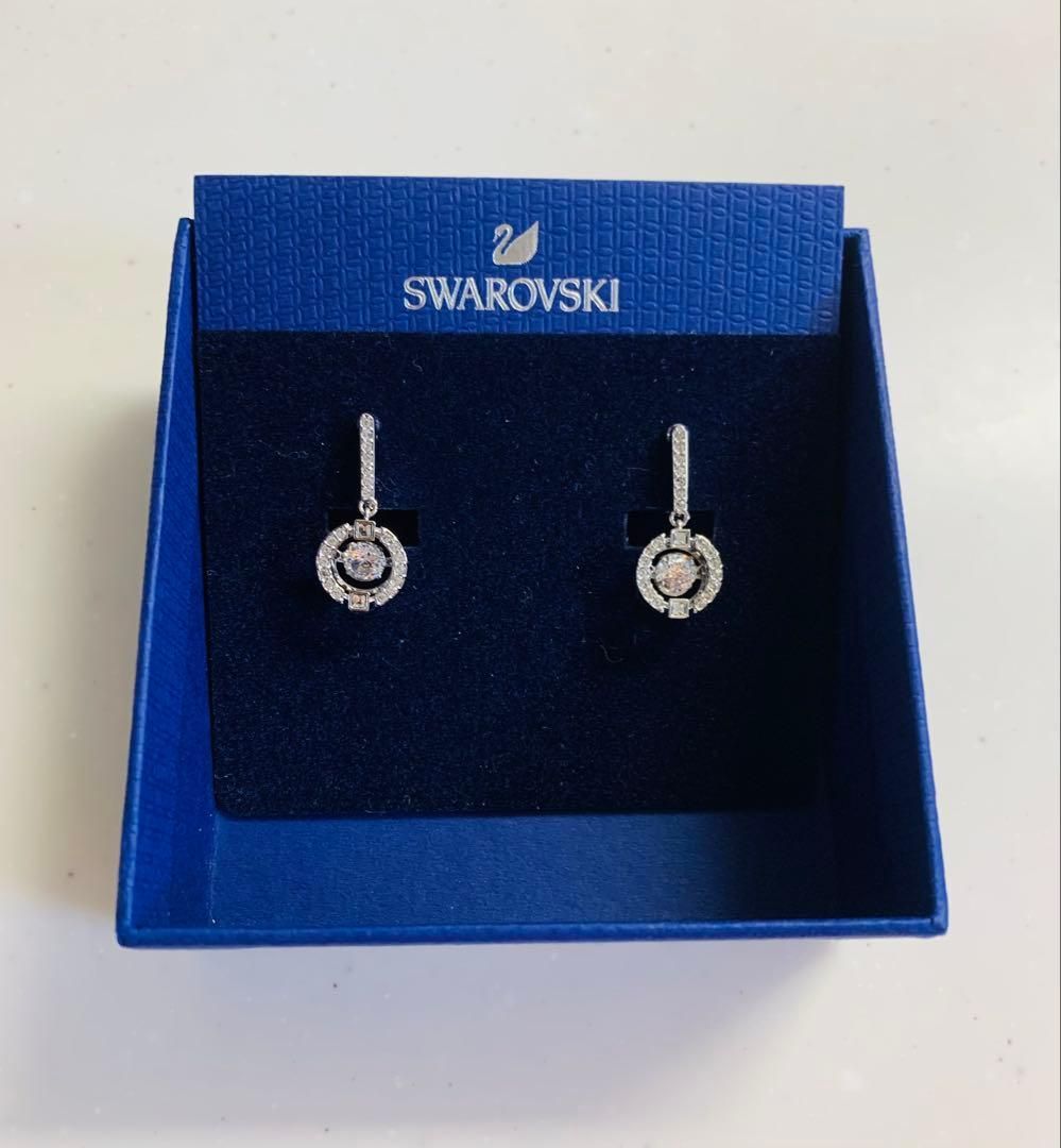 ほぼ新品スワロフスキーSwarovski SparklingDanceイヤリング - メルカリ
