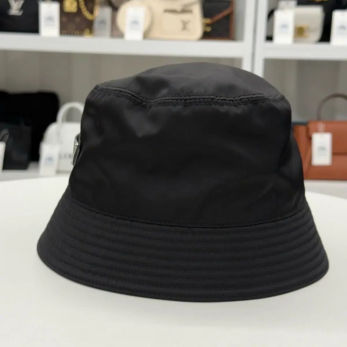S PRADA プラダ リナイロン 三角ロゴ バケットハット - メルカリ