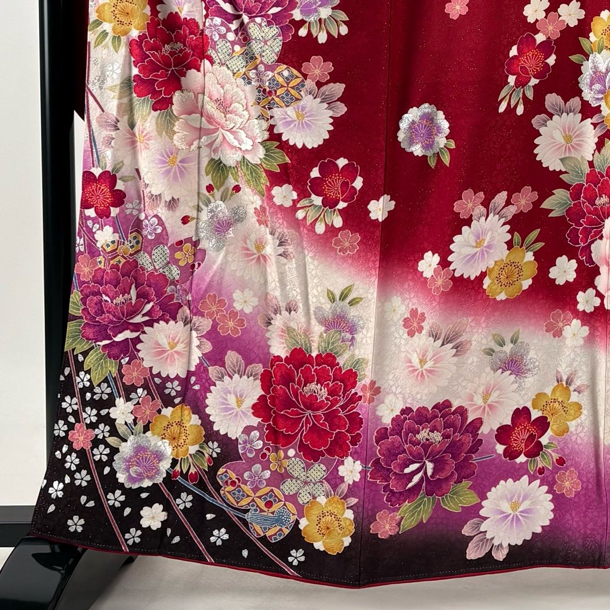 美品】 振袖 身丈162cm 裄丈67cm M 袷 牡丹 桜 銀通し 刺繍 赤 正絹